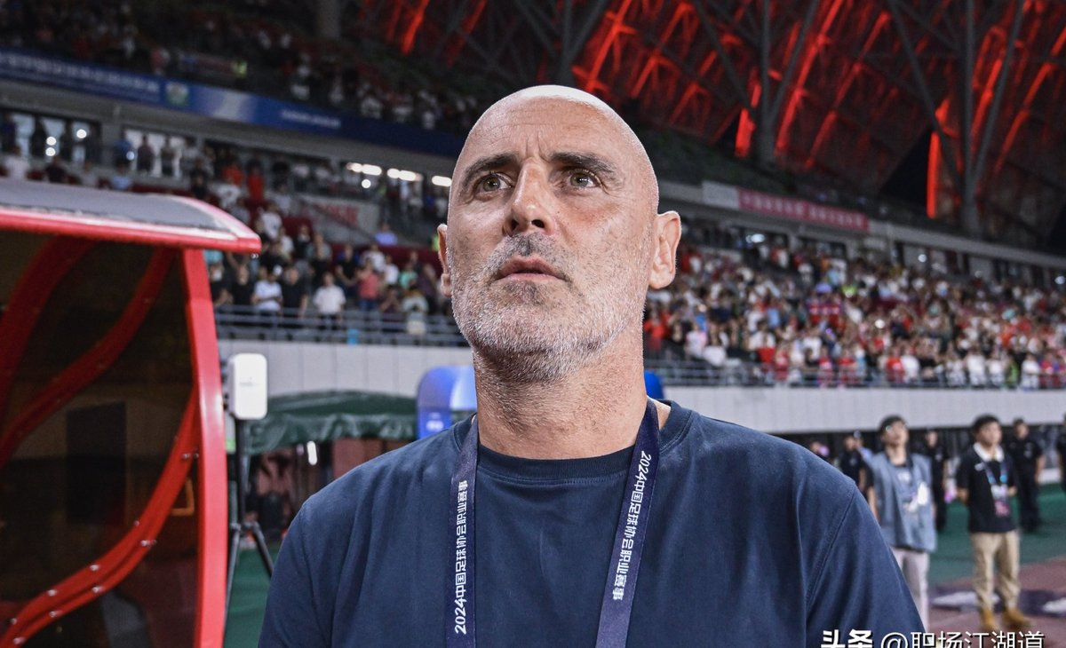 费耶诺德迎来里程碑备战法甲风云突变广厦男篮赛前临场应变，连对手都承认：上海海港清晨外线爆发(黄健翔伟大的意大利左后卫解说词)