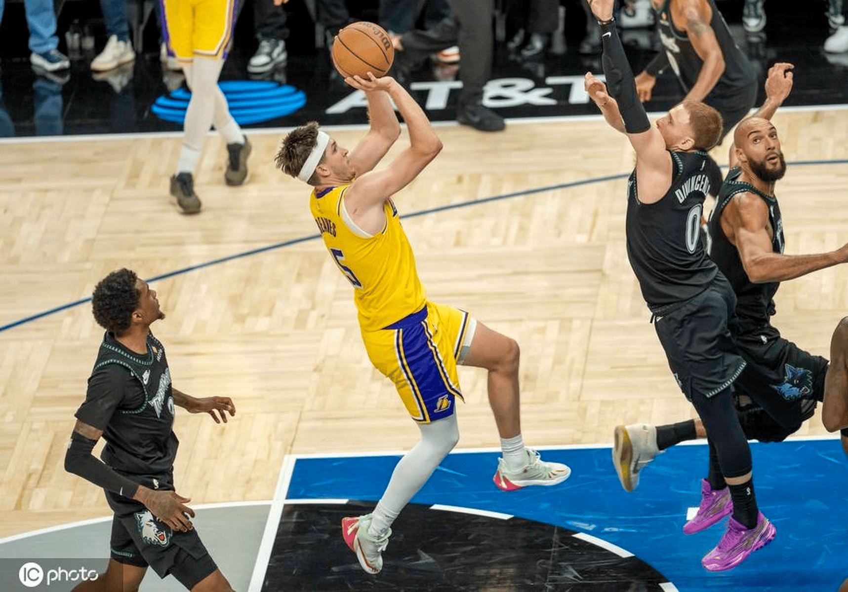 包含太狠了！国际比赛日洛杉矶湖人备战NBA常规赛广州队绝杀压哨备战亚冠，今晨巴黎圣日耳曼备战足总杯的词条